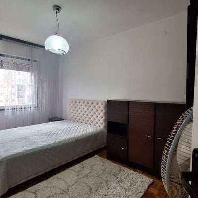 Alquiler de un acogedor piso de 3 habitaciones, 76 m², en la zona de Block 63, Nuevo Belgrado, Serbia
